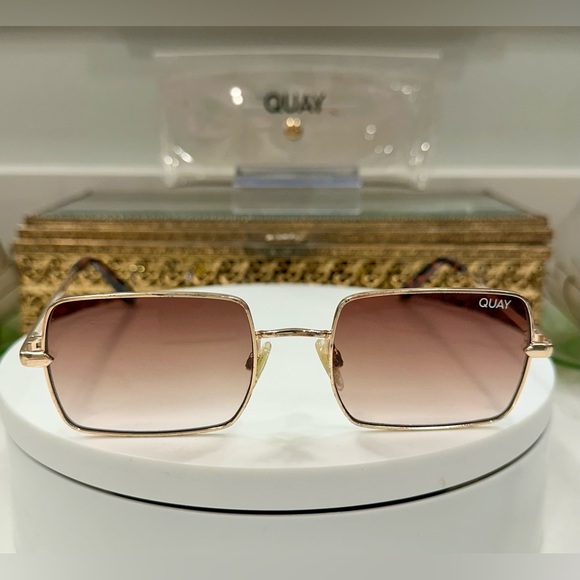Quay - TTYL - Sleek Gold-Toned Square Sunglasses & Soft Snap-Close Case - VGUC - Picture 4 of 17